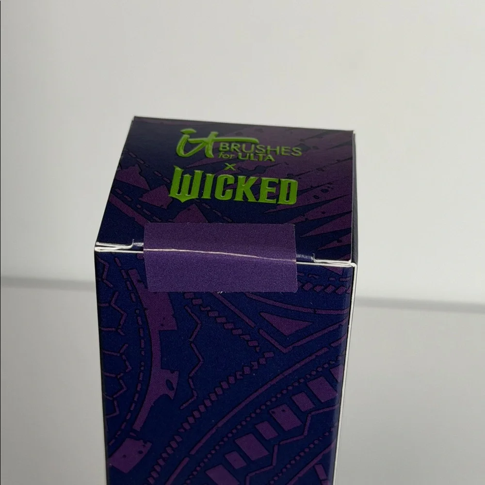 It cosmetics x wicked limited edition foundation brush NEW and sealed - Picture 3 of 3